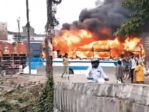 7 घंटे तक गुस्साए लोगों ने किया हंगामा, 9 थानों की पुलिस ने प्रदर्शनकारियों को खदेड़ा|पटना,Patna - Dainik Bhaskar