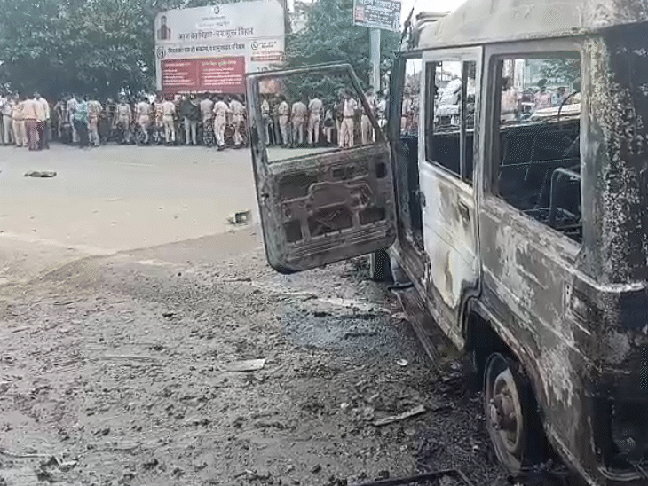 जीरो माइल पर 100 से ज्यादा पुलिसकर्मियों को तैनात किया गया है।