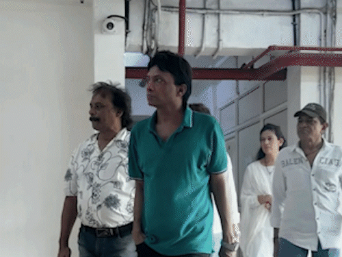 Comedian Sunil Pal arrived.