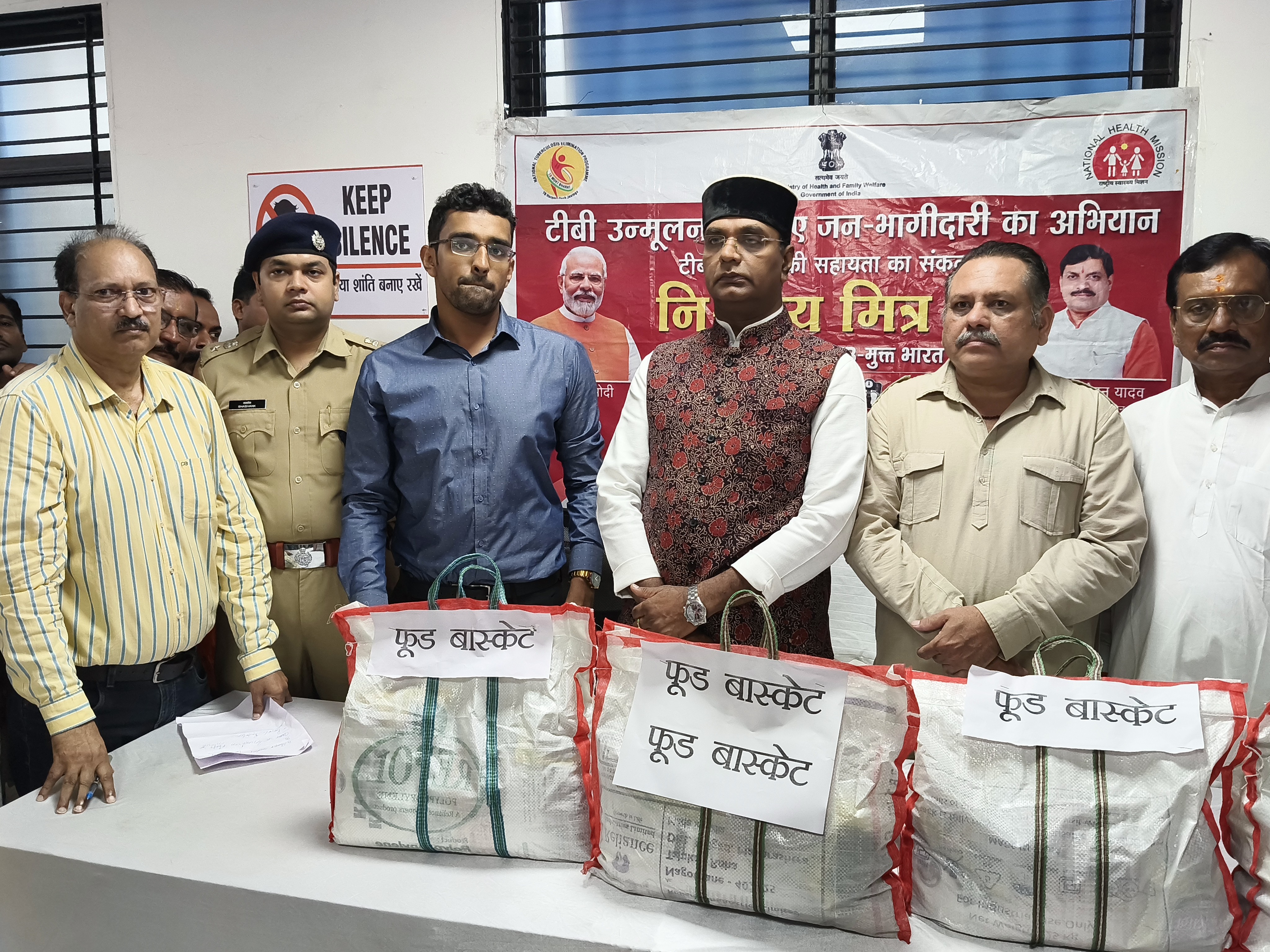 मंत्री ने टीबी मरीजों को पोषण आहार किट भी वितरित की।