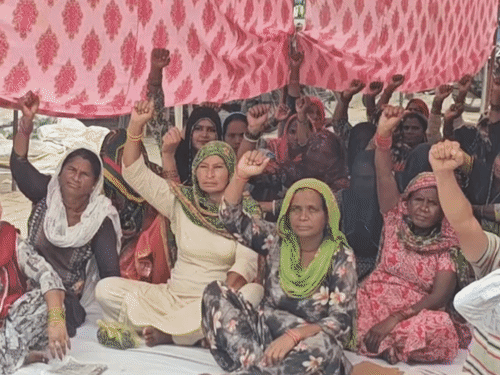सरकार के खिलाफ नारेबाजी, वायदों पर अमल नहीं होने से नाराज|उकलाना,Uklanamandi - Dainik Bhaskar