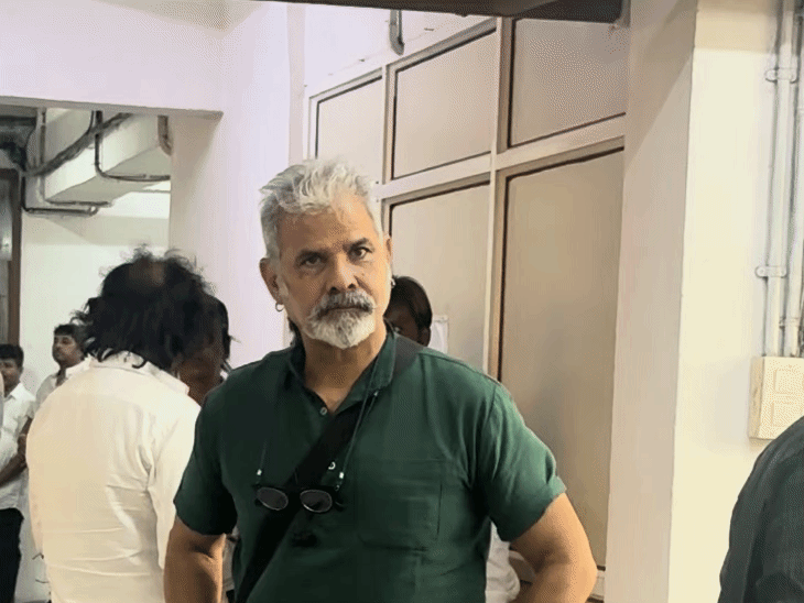 Aamir Haji, actor from the film 'Lagaan', arrived.
