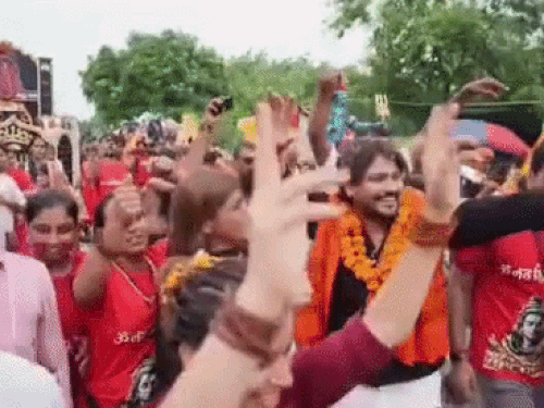 रितु की कांवड़ यात्रा में हरियाणवी कलाकार पूजा हुड्‌डा, प्रदीप बूरा, राममेहर महला, अनामिका बावा भी शामिल हुए हैं।