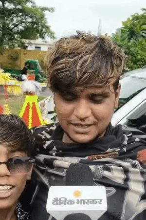 प्रिंस ने कहा कि भोलेनाथ से घर बनाने की मन्नत मांगी है, अभी हमारा अपना घर नहीं है।