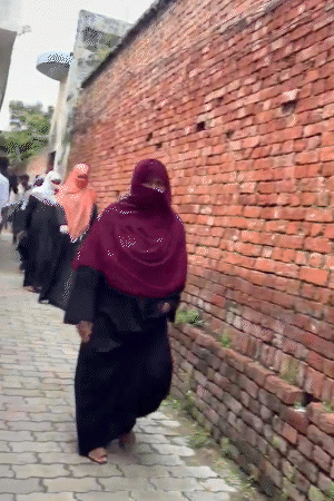आबानच्या अंत्यसंस्कारात सहभागी होण्यासाठी आतापर्यंत 300 हून अधिक महिला पोहोचल्या आहेत.