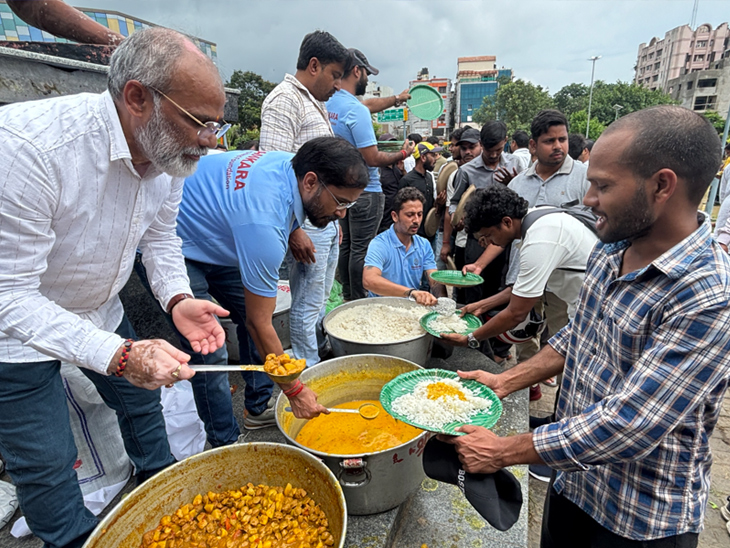 जयपाल सिंह मुंडा स्टेडियम में आंदोलनकारियों के भोजन के लिए लंगर लगाया गया है।