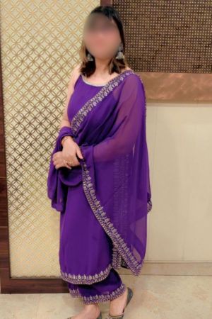 महिला विधायक के फ्लैट पर पड़ोस में किराये पर अपने पति और बेटी के साथ रहती थी।