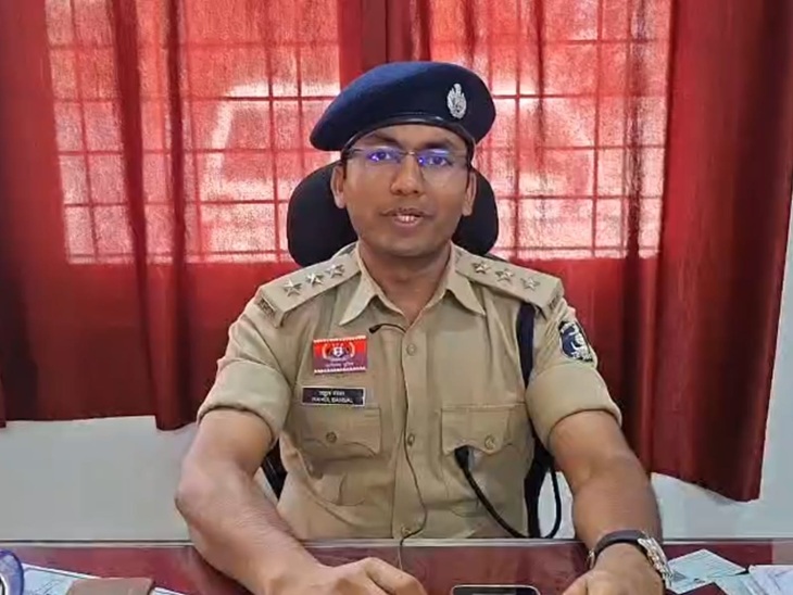 अंबिकापुर CSP राहुल बंसल पर 1 करोड़ रुपए की रिश्वत लेने का आरोप है।