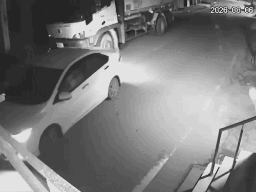 CCTV में गाड़ी में आते दिखे चोर।