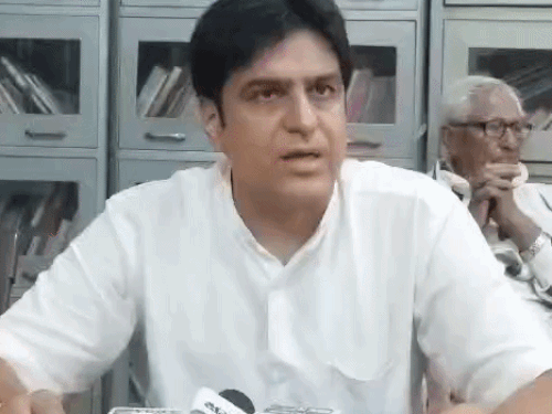 लोकहित संस्था के अध्यक्ष चंचल नांदल।