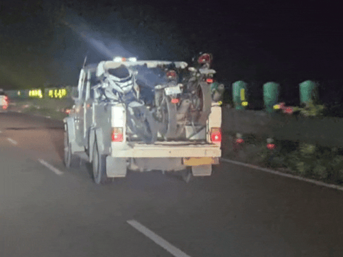 पुलिस ने आरोपियों के पास से तीन बाइक और एक क्रेटा गाड़ी बरामद की है, जिनका इस्तेमाल वारदात में किया गया था।