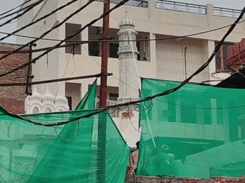 दालमंडी चौड़ीकरण की जद में आ रही 6 में से 5 मस्जिदों का हिस्सा 1 जुलाई को हटाया गया।