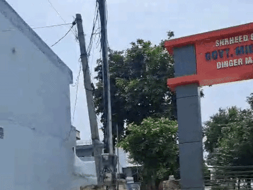 बलजीत के घर के बाहर का दृश्य।