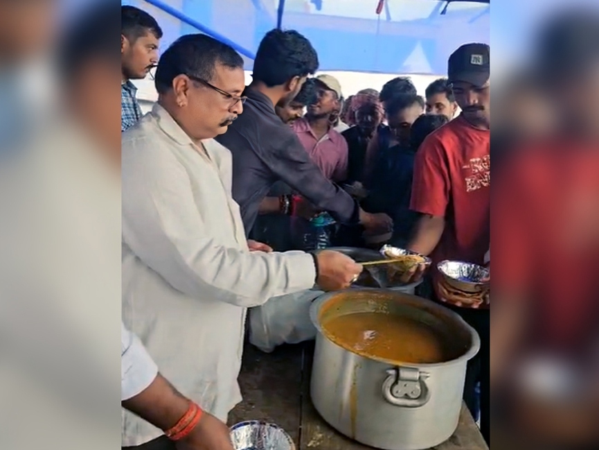 राष्ट्रीय परशुराम युवा वाहिनी समिति ने चंदा कर नाश्ते की व्यवस्था की।