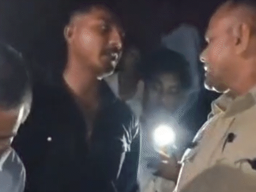 पुलिस ने युवक से पूछा- ‘जज को मारना चाहते हो क्या?’