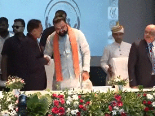 सम्मेलन में CM सम्राट चौधरी के साथ कई विशिष्ठ अतिथि शामिल हुए।