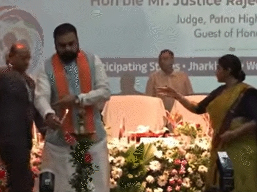CM सम्राट चौधरी ने दीप प्रज्जवलित कर सम्मेलन की शुरुआत की।