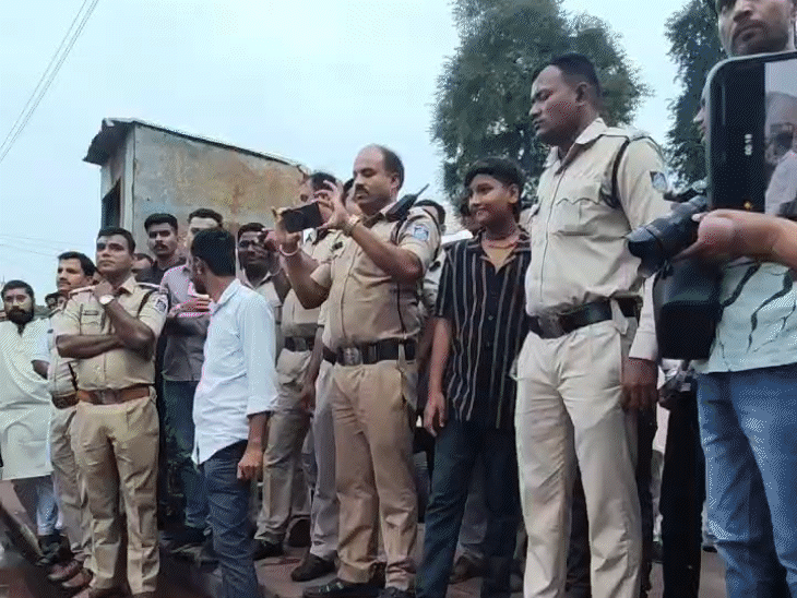 Ujjain Shipra Aarti Controversy | Pande Pujari Protest Live Updates