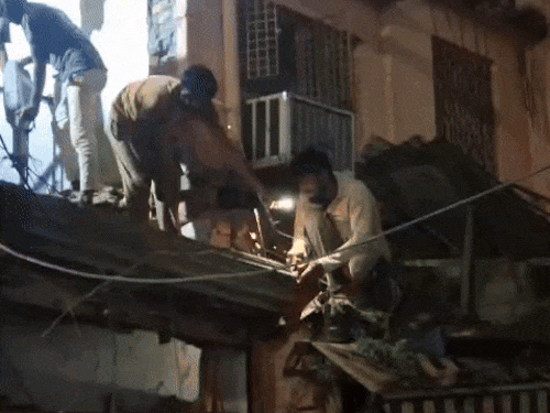 29 अक्टूबर को तोड़ा गया पहला मकान।