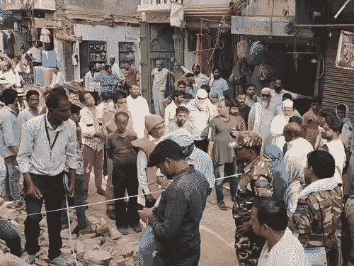 दालमंडी में 23 जुलाई 2025 से शुरू हो गयी थी मकानों की नपाई।