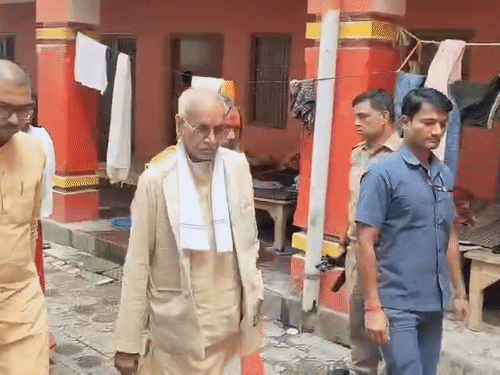 The picture is from August 4 (Tuesday). Champat Rai had met Jagadguru Paramhans Acharya, the pontiff of Tapasvi Chhavani.