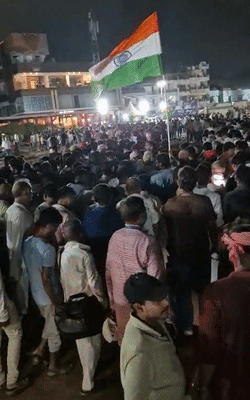 राहुल का कार्यक्रम खत्म होने के बाद सड़क पर जाम लग गया।