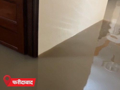 फरीदाबाद के सेक्टर-21C और सेक्टर-16A में बारिश का पानी लोगों के घरों के अंदर तक घुस गया।