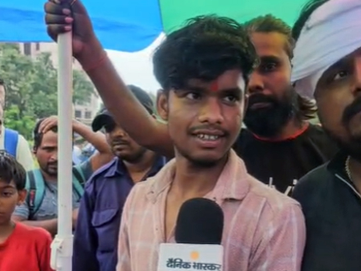 राजकुमार अपने मामा के साथ रांची के लालपुर में बिरयानी की दुकान लगाते हैं।