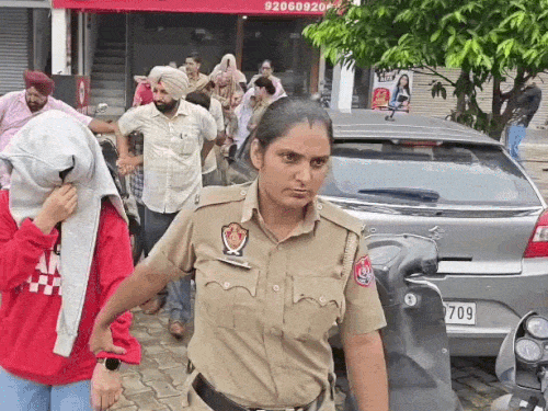 जालंधर में स्पा सेंटर में पुलिस की रेड। - Dainik Bhaskar