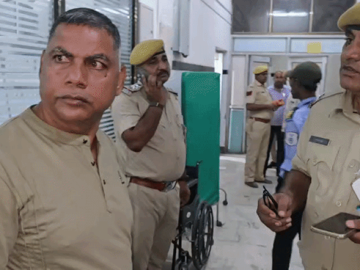 सूचना मिलने के बाद सदर और कोतवाली थाना पुलिस ने अस्पताल पहुंचकर हादसे की जानकारी ली।