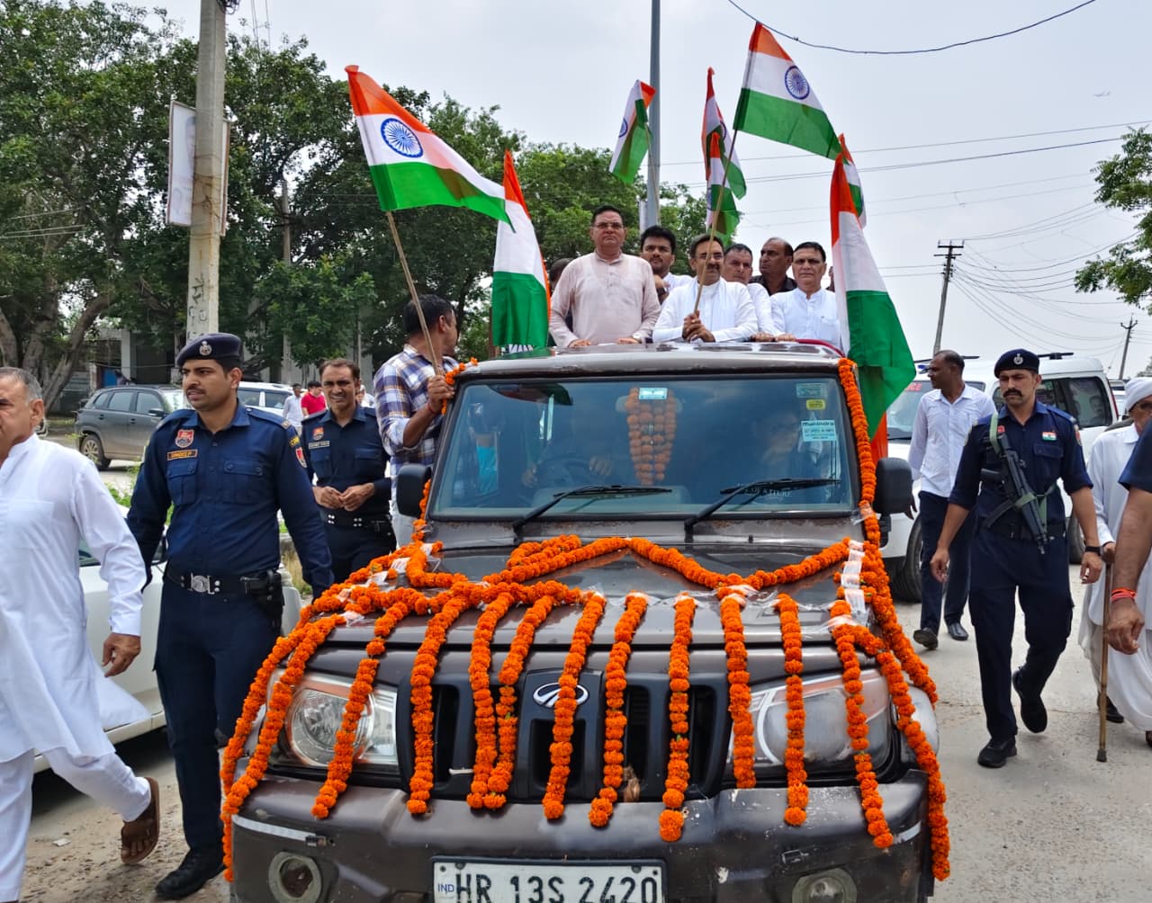 रविवार को गांव छुड़ानी में तिरंगा यात्रा में भाग लेते हरियाणा विधानसभा अध्यक्ष हरविंदर कल्याण।
