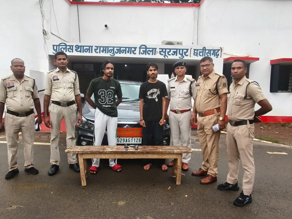 डायल 112 के आरक्षक की सतर्कता से दो हथियारबंद संदिग्ध गिरफ्तार - Dainik Bhaskar