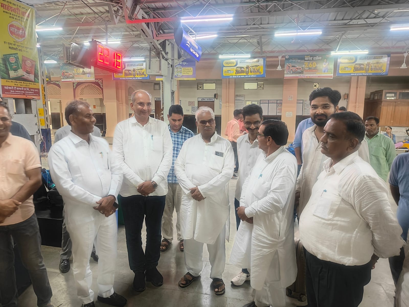 मिले पंचायत समिति सदस्यों और ग्रामीणों ने की शिक्षा मंत्री से मुलाकात