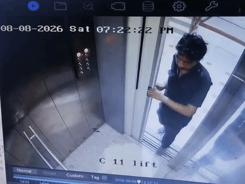 शनिवार रात 7.22 बजे लिफ्ट के अंदर आते हुए आरोपी धर्मसिंह का सीसीटीवी फुटेज।