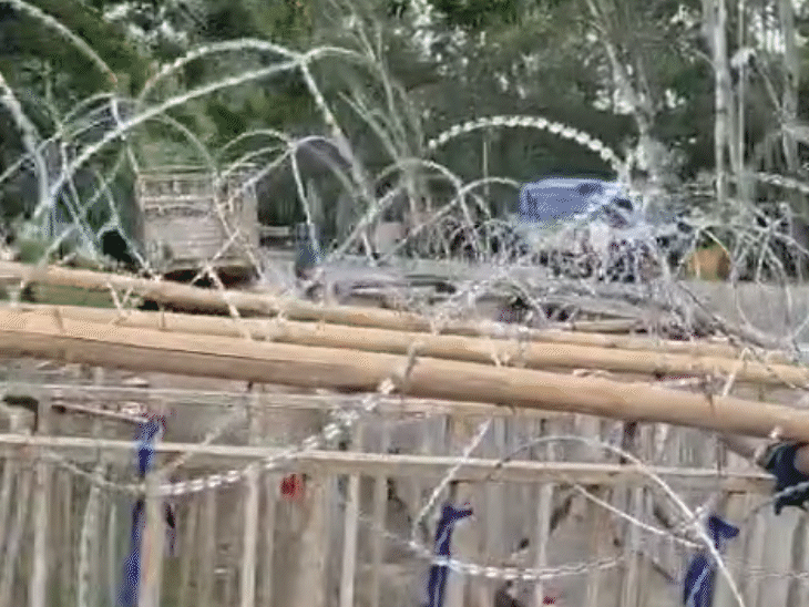 Barbed wire has been installed at various places in Ranchi to prevent the gherao (siege) of the Assembly.