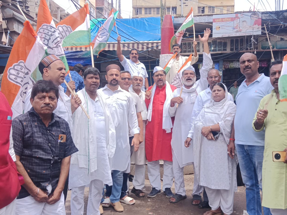 शहीदों को श्रद्धांजलि अर्पित की गई, देशभक्ति नारों से गूंजा शहर|गया,Gaya - Dainik Bhaskar