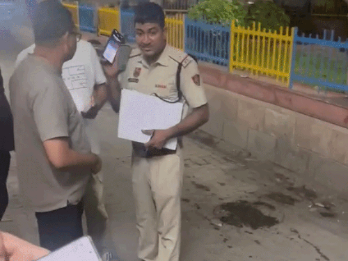 मौके पर पहुंची पुलिस टीम।