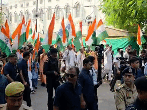 तिरंगा यात्रा सीएम आवास से निकलकर विधानसभा आकर समाप्त हुई।