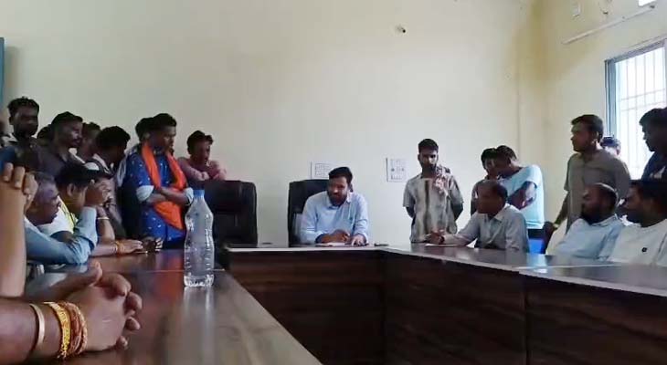 प्रशासनिक टीम के साथ श्रमिक व कंपनी प्रबंधन की बैठक में कई निर्देश दिए गए