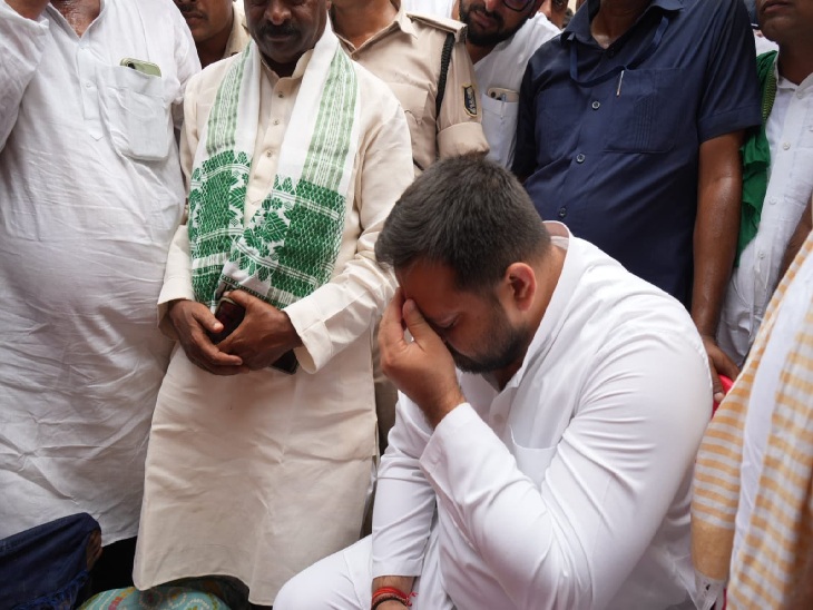 तेजस्वी यादव ने शनिवार को सासाराम के दिनारा जाकर चंद्रेश्वर चौधरी के परिजनों से मुलाकात की। आरोप है कि बेटे की बकाया मजदूरी मांगने पर चंद्रेश्वर की हत्या हुई।