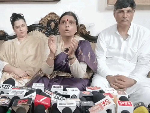 भिवानी में पत्रकारों से बातचीत करते हुए भाजपा प्रदेश अध्यक्ष अर्चना गुप्ता।