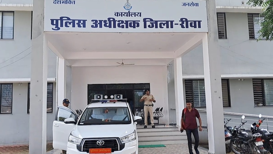 देर तक चली बातचीत और समझाइश के बाद परिजन पोस्टमार्टम के लिए राजी हुए थे।