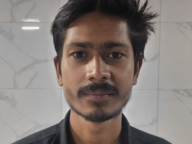 पड़िता के पति की प्रोफाइल फोटो