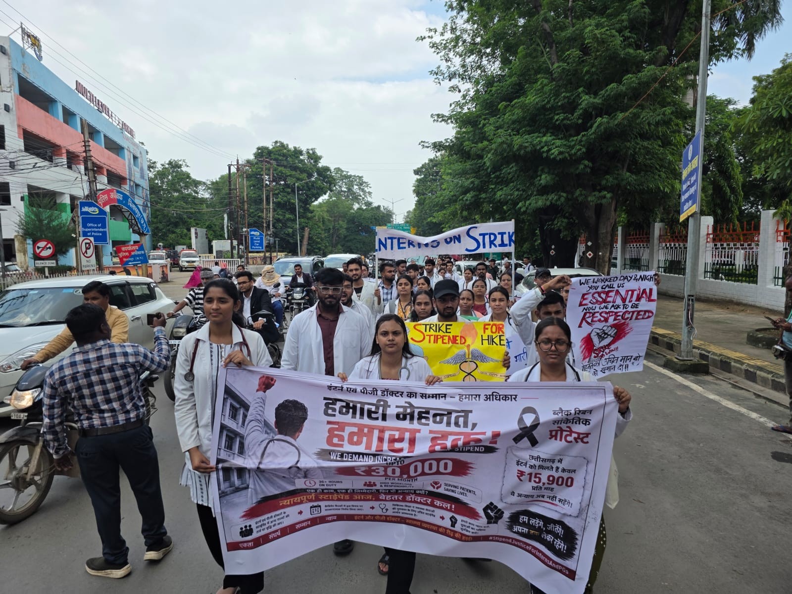 ₹15,900 से ₹30 हजार करने की मांग; ओडिशा में ₹44 हजार मासिक|बिलासपुर (छत्तीसगढ़),Bilaspur (Chhattisgarh) - Dainik Bhaskar