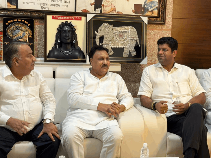 हिसार कांग्रेस जिलाध्यक्ष बजरंग दास गर्ग एक दिन पहले ही पूर्व डिप्टी सीएम दुष्यंत चौटाला से मुलाकात हुई थी। - Dainik Bhaskar