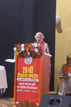 कुलाधिपति ने कहा- बच्चों अच्छा खाइए। थोड़ा मंहगा होगा, लेकिन स्वास्थ्य तो अच्छा रहेगा।
