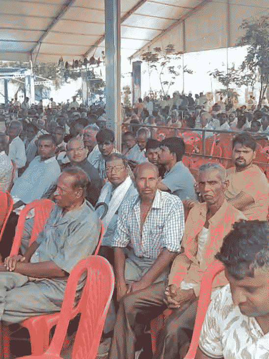 सादाबाद के उत्सव लॉन में आकाश आनंद को सुनने के लिए बड़ी संख्या में समर्थक पहुंचे हैं।