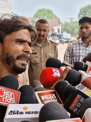 पुजारी के बेटे विनय ने आरोप लगाया- गांव वालों ने मेरे पिता को फंसाया।