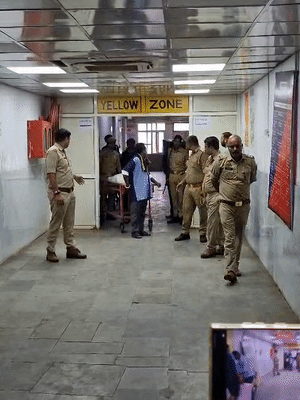 पुलिस ने शव को पोस्टमॉर्टम के लिए भेजा।