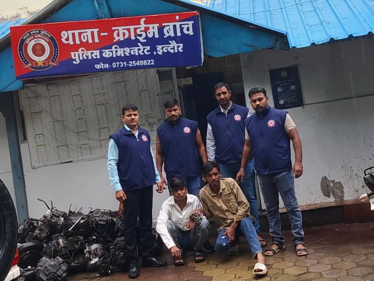 क्राइम ब्रांच की गिरफ्त में दोनों आरोपी।